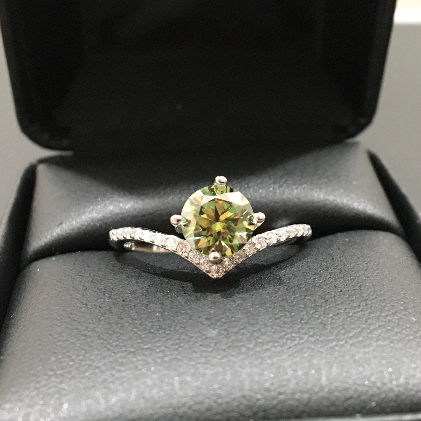 Green White Victory Simple Classic Moissanite Ring 1ct Moissanite Venus Love Peace Lucky Ring 925 Silver Ring Gift for Women Girlfriend Her