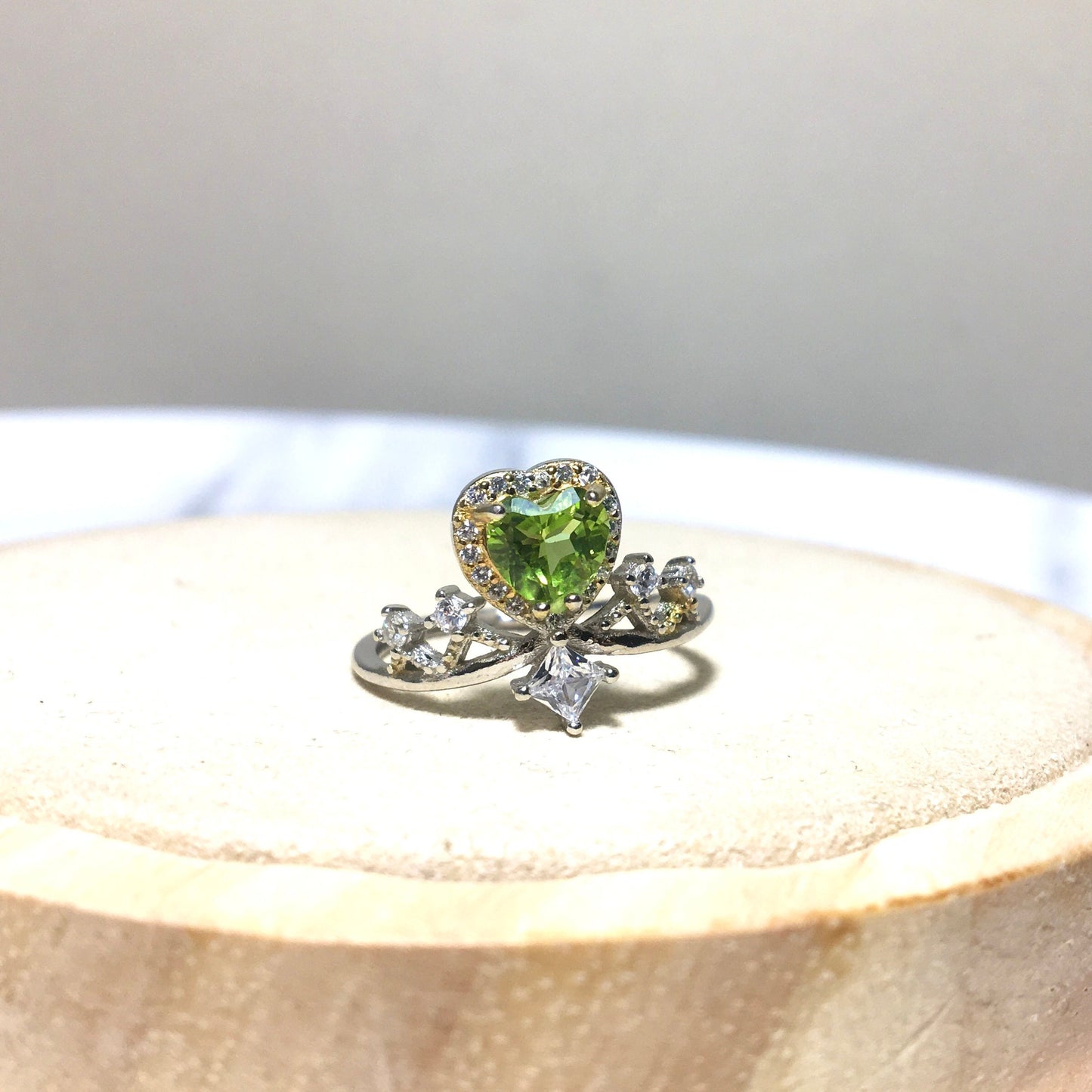 Halo Princess Crown Peridot Rings,Green Love Heart Gemstone Ring, Sterling Silver Rings,Royal Princess Crown Ring, Gift for her,Thanksgiving