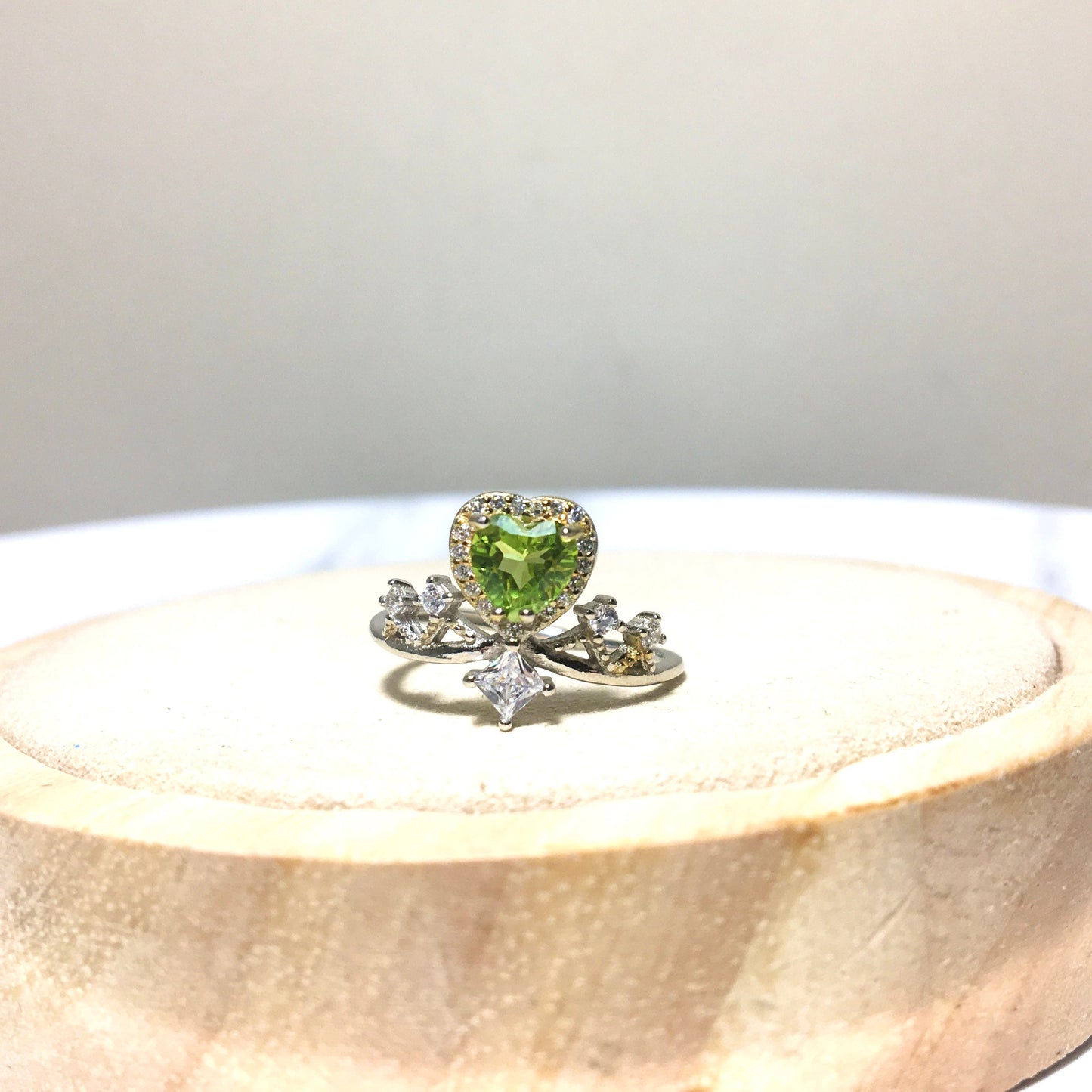 Halo Princess Crown Peridot Rings,Green Love Heart Gemstone Ring, Sterling Silver Rings,Royal Princess Crown Ring, Gift for her,Thanksgiving