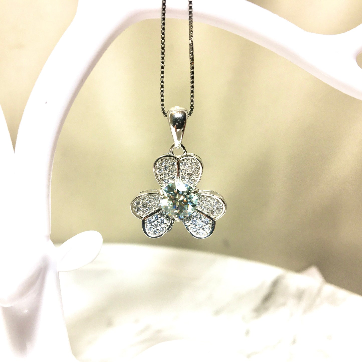 love Clover Light Blue moissanite Pendant,925Sterling Silver Necklace,Love Petals Diamond Necklace,Anniversary Birthdaygift,Wedding Jewelry,